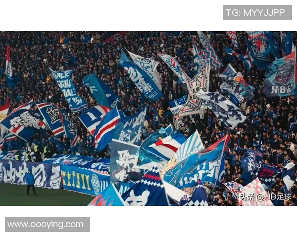 足球明星下车引发热议 球迷纷纷讨论背后原因与未来动向